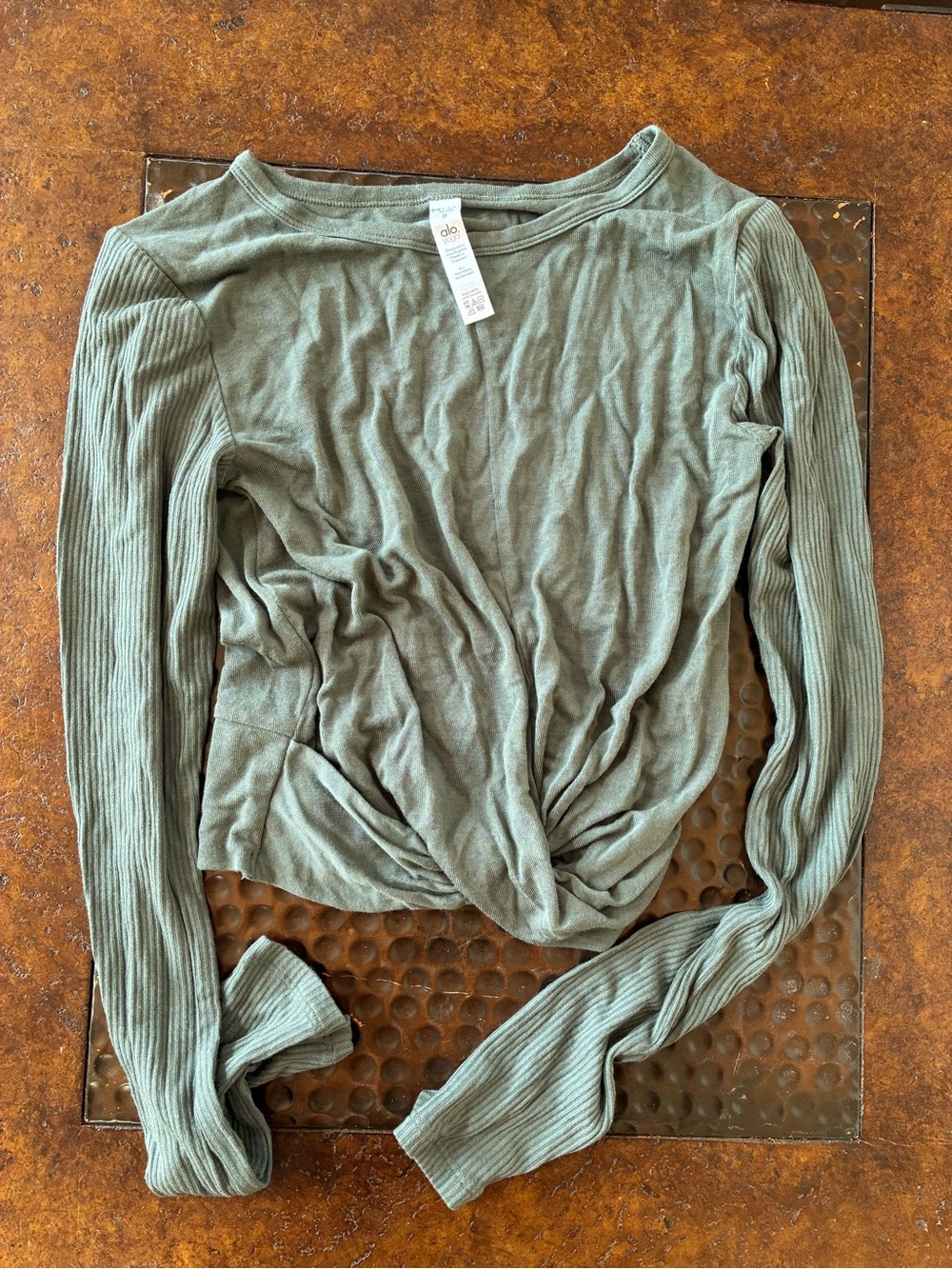 Alo yoga - cover crop long sleeve - green